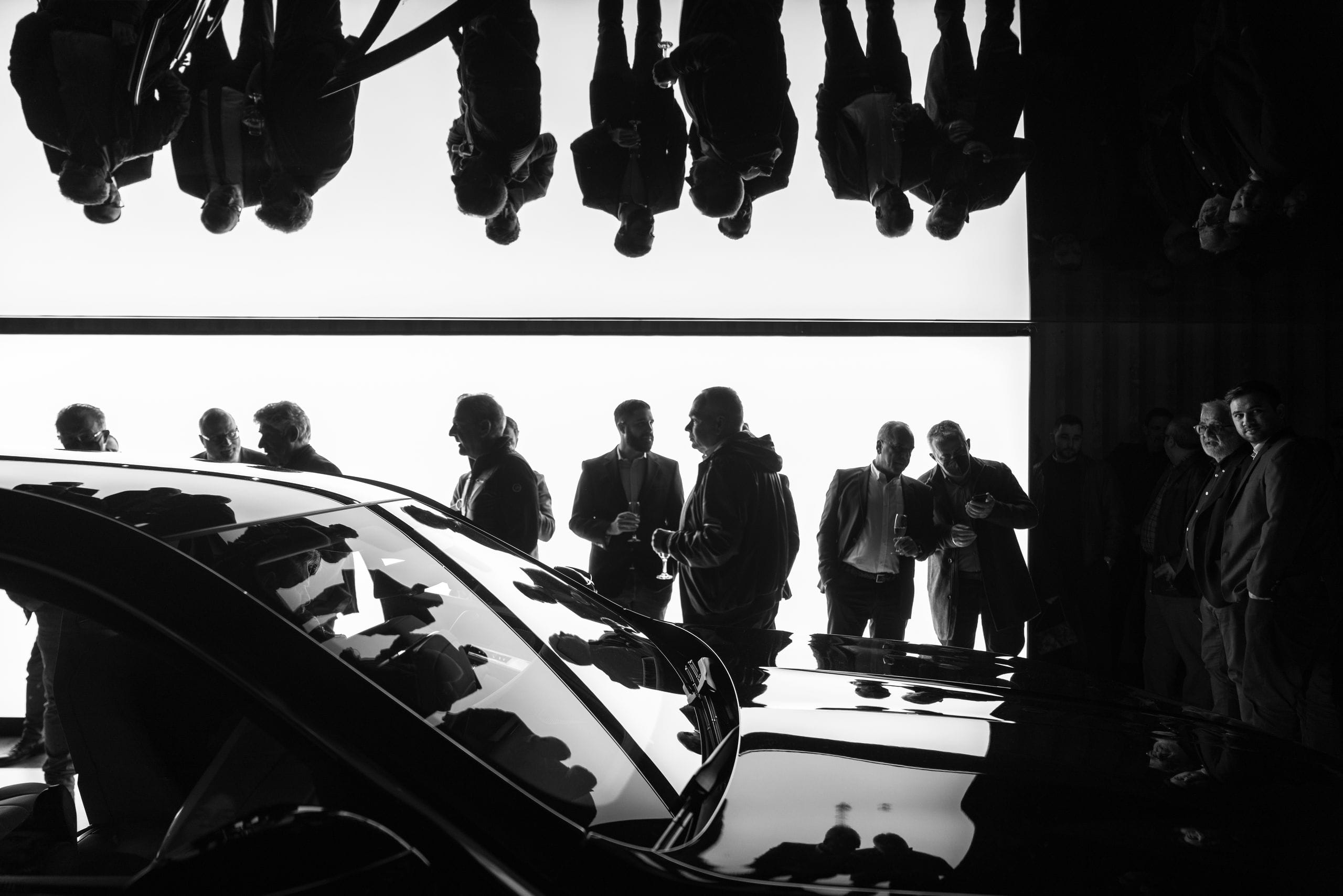 BMW i7 event_crowd b&w