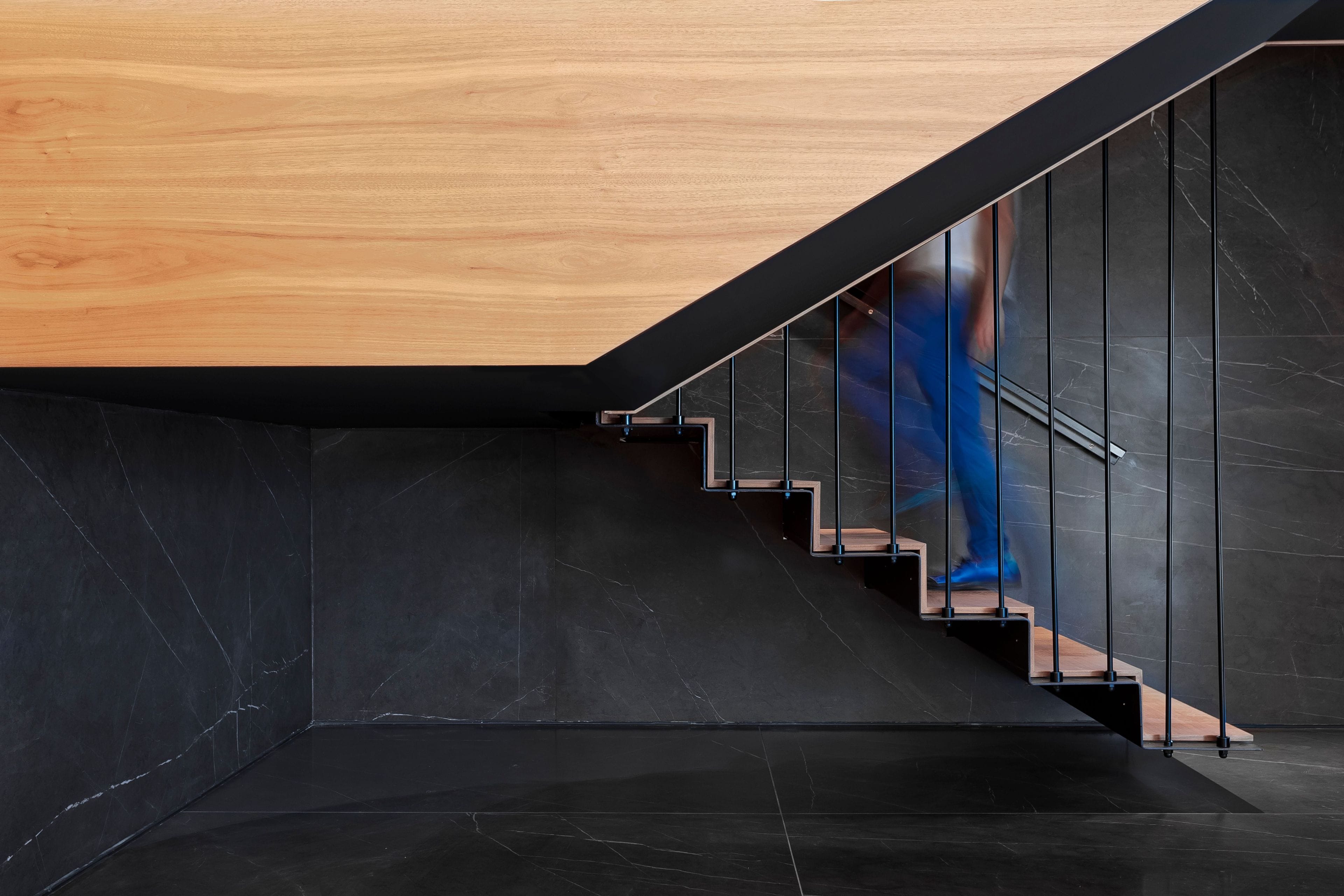 SARACAKIS_ENTRANCE_stairs