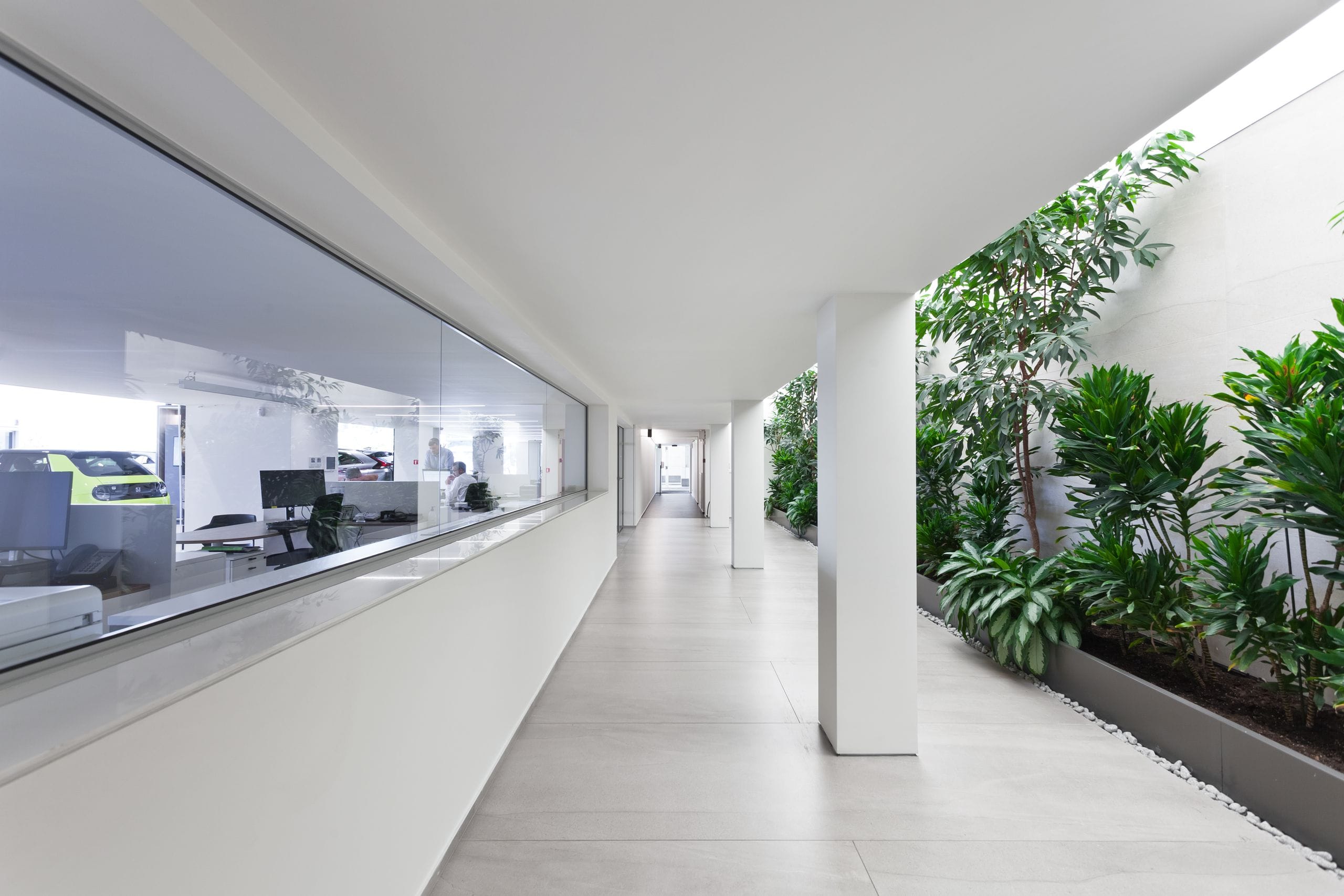 SARACAKIS_EISODOS_corridor