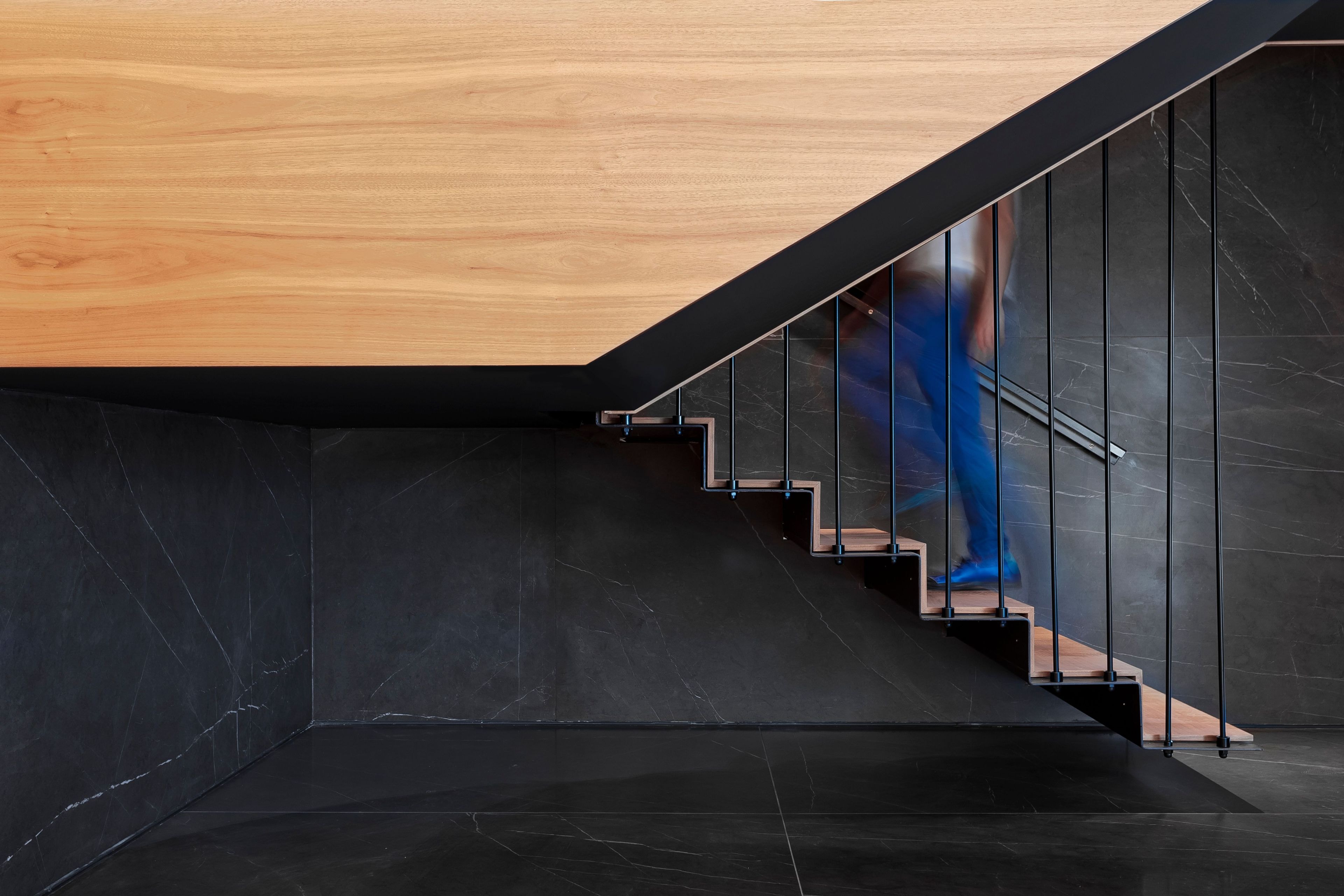 SARACAKIS_ENTRANCE_stairs