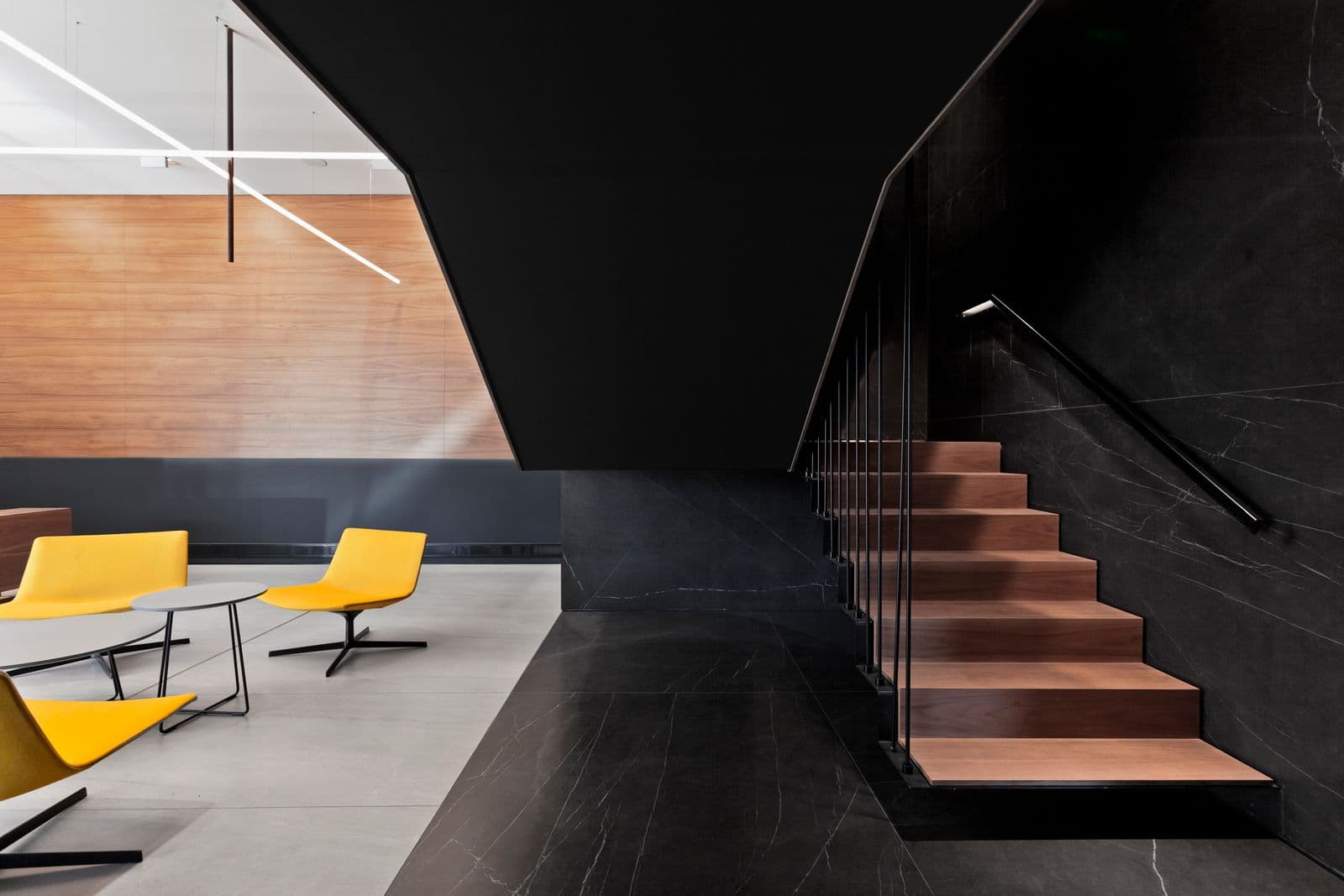 SARACAKIS_ENTRANCE_04